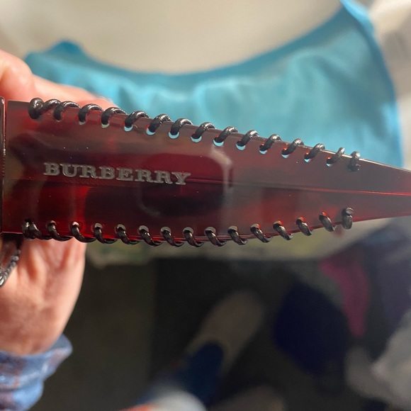 BURBERRY LIKE NEW RARE SUNNIES! - Picture 7 of 8